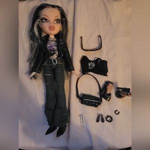 Vintage bratz doll with accessories good condition